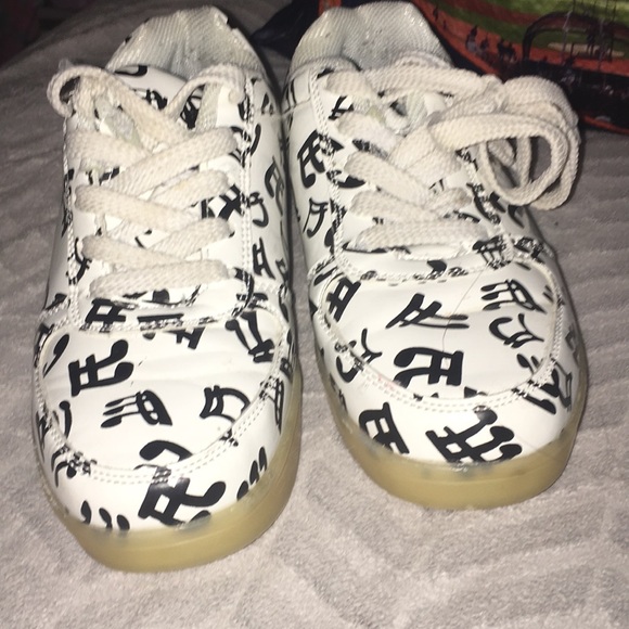Rechargeable LED Sneakers - Picture 2 of 7